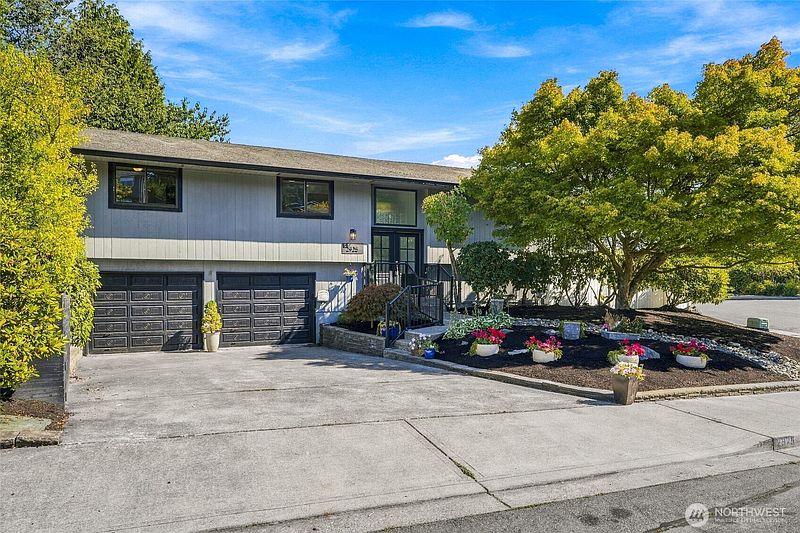 3rd image of 2925 Panaview Blvd