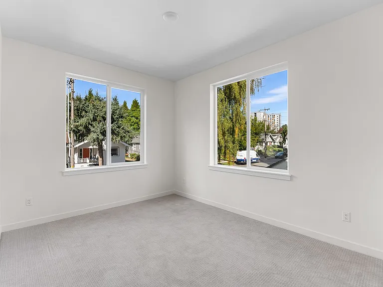 *1 Month Free Rent* A 2bd/2bath Modern Townhome In Portland's Vibrant Hollywood District — Photo 12