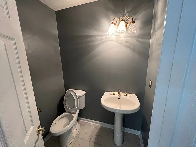 1635 Pondside Dr — Photo 33