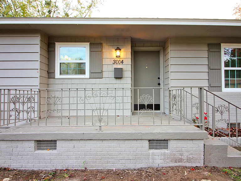 3004 S Q St — Photo 2
