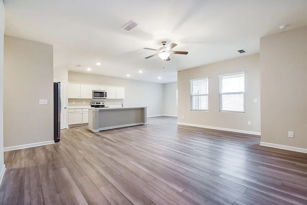 3 bed, 2.0 bath, 1769 sqft, $2,940 — Photo 4