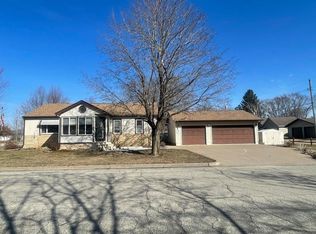 24 N Maple St, La Crescent, MN 55947