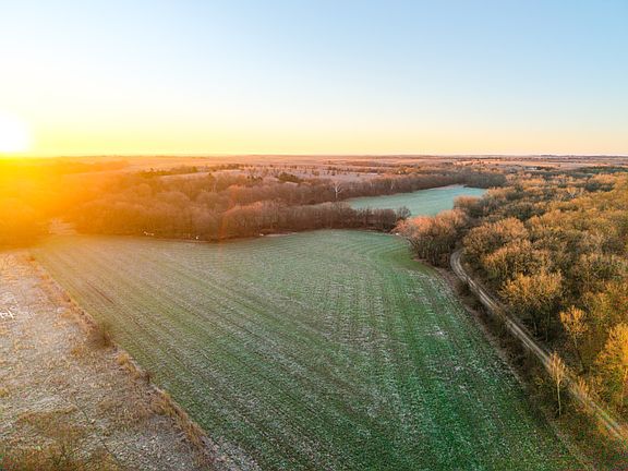 5th image of Edwards Rd