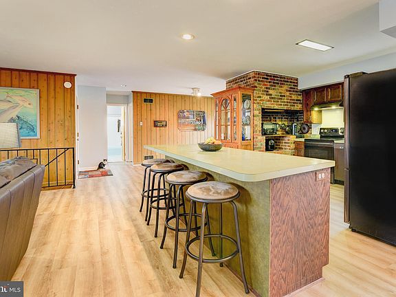 3rd image of 3131 Woodland Ln