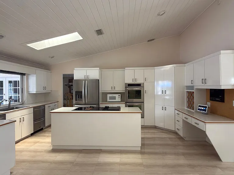 7331 NE Bay Cove Ct — Photo 4