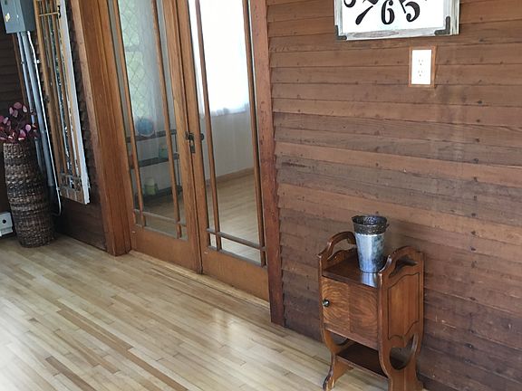 charming porch/front room