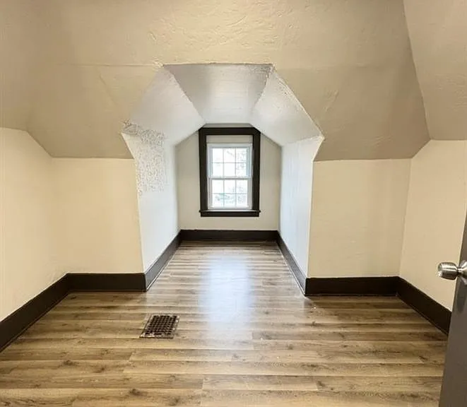 1011 Windsor Ave — Photo 12