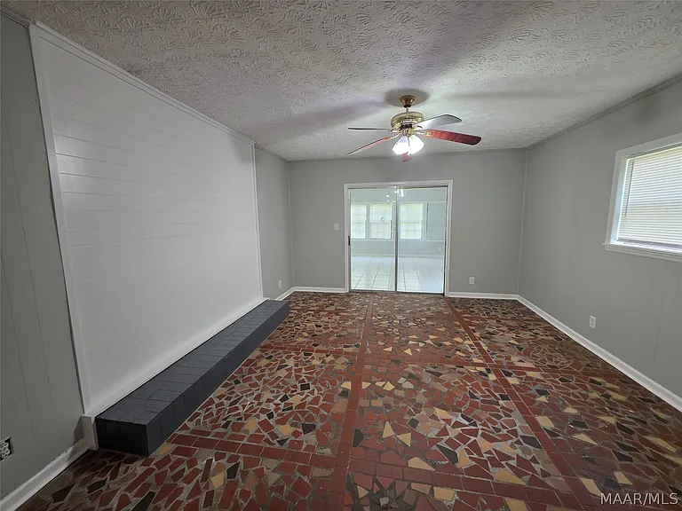 6105 Jennifer Ln — Photo 19
