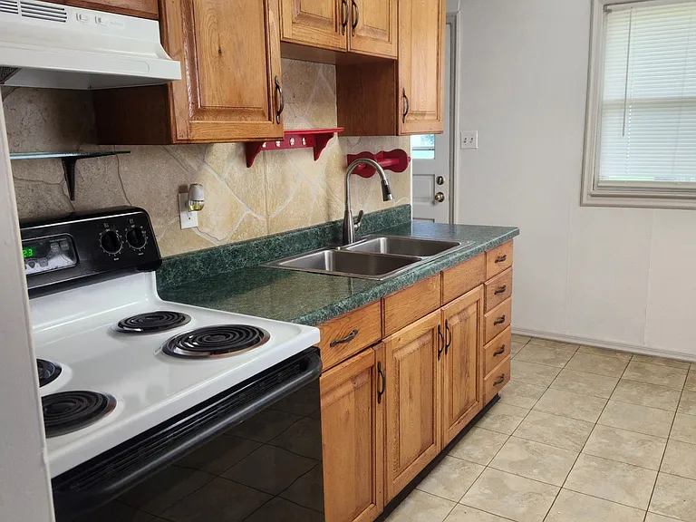 1051 Lawnview Ave — Photo 9