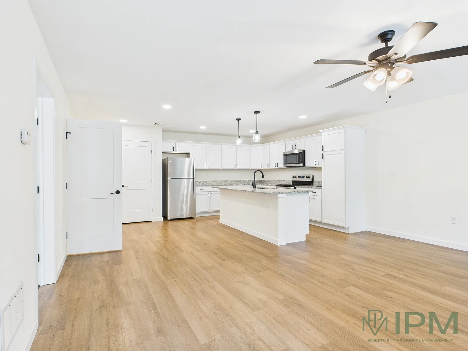 3 bed, 2.5 bath, 2040 sqft, $2,395 — Photo 3