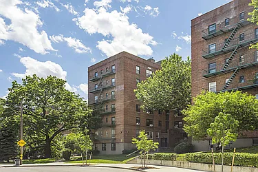 5530 Netherland Avenue in Riverdale