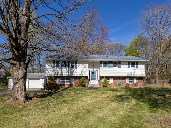 19 Cricket Court, North Haven, CT 06473