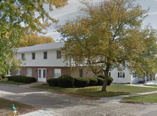 902 Cedar River Dr, Waverly, IA 50677
