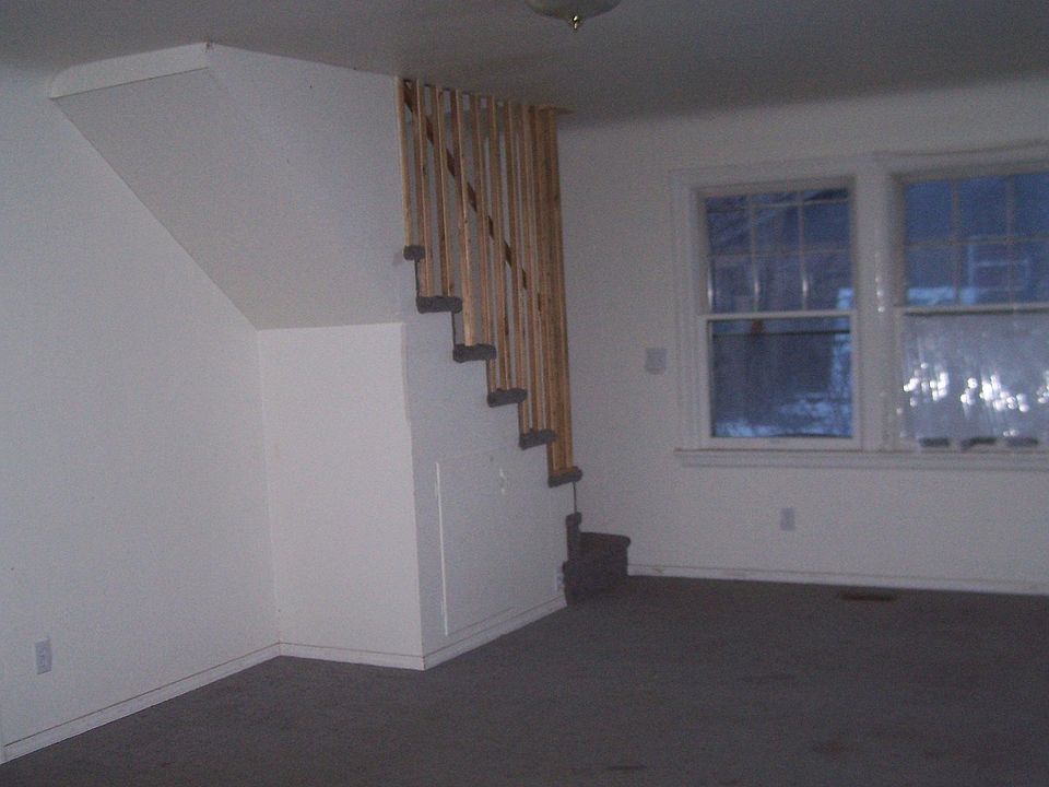 2nd image of 606 W Orchard Ave