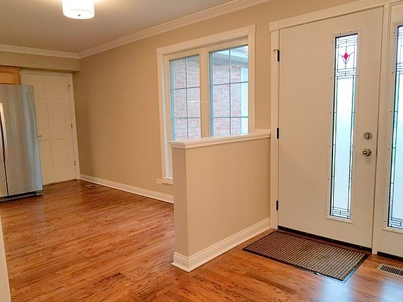 3rd image of 320 Evergreen Ct