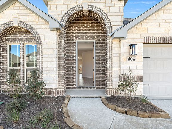 4th image of 404 Atlas Cedar Dr