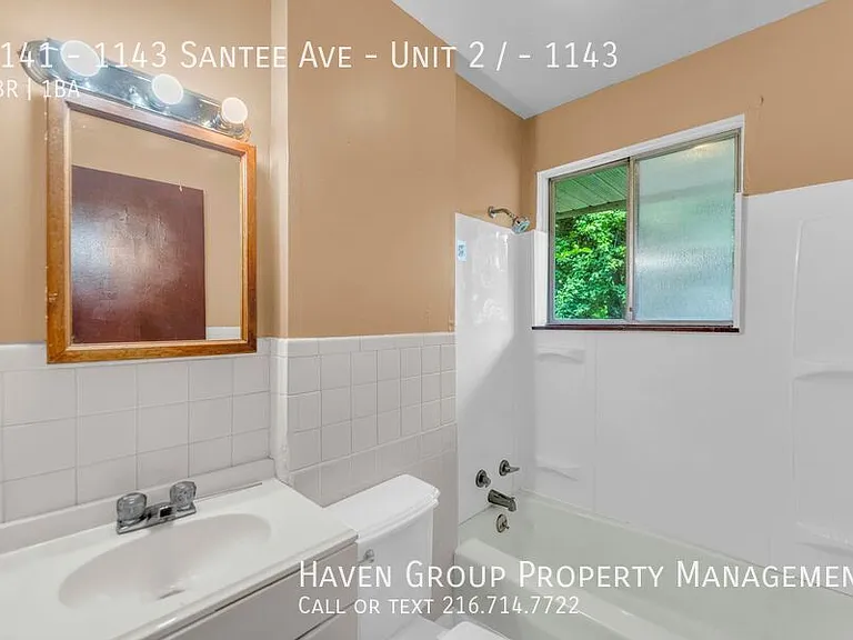 1141-1143 Santee Ave #2/1143 — Photo 9