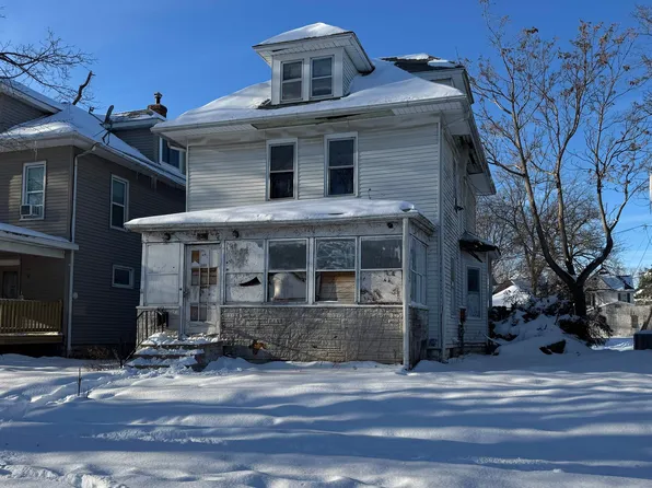 928 W 2nd St, Waterloo, IA 50701