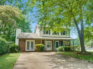900 Highland Mist Ln, Charlotte, NC 28215