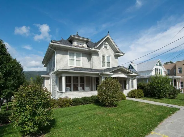 607 Main St W, White Sulphur Springs, WV