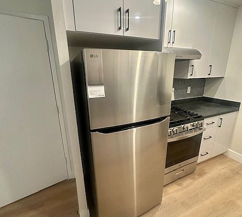 4th image of 472 Richmond Dr APT 2