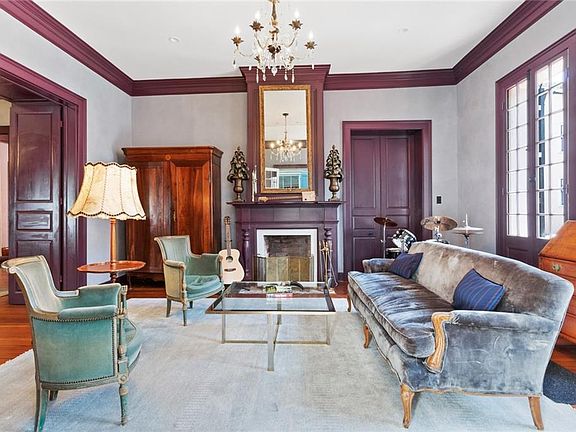4th image of 625 Dauphine St