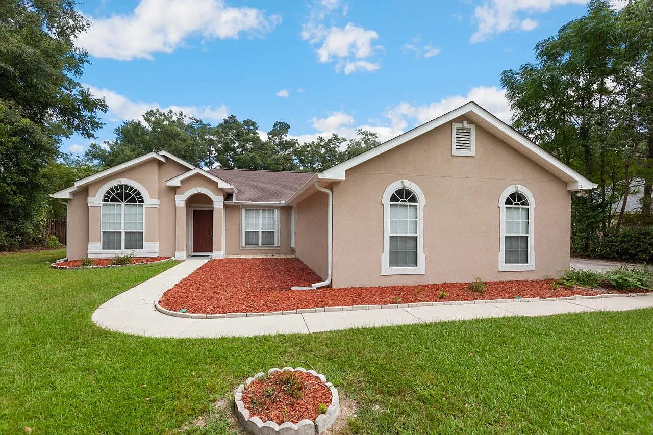 4 bed, 1745 sqft, $2,350 — Photo 3
