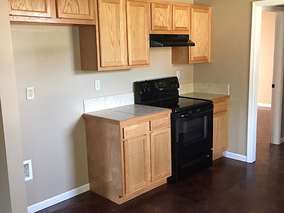 3rd image of 300 S Landry Dr
