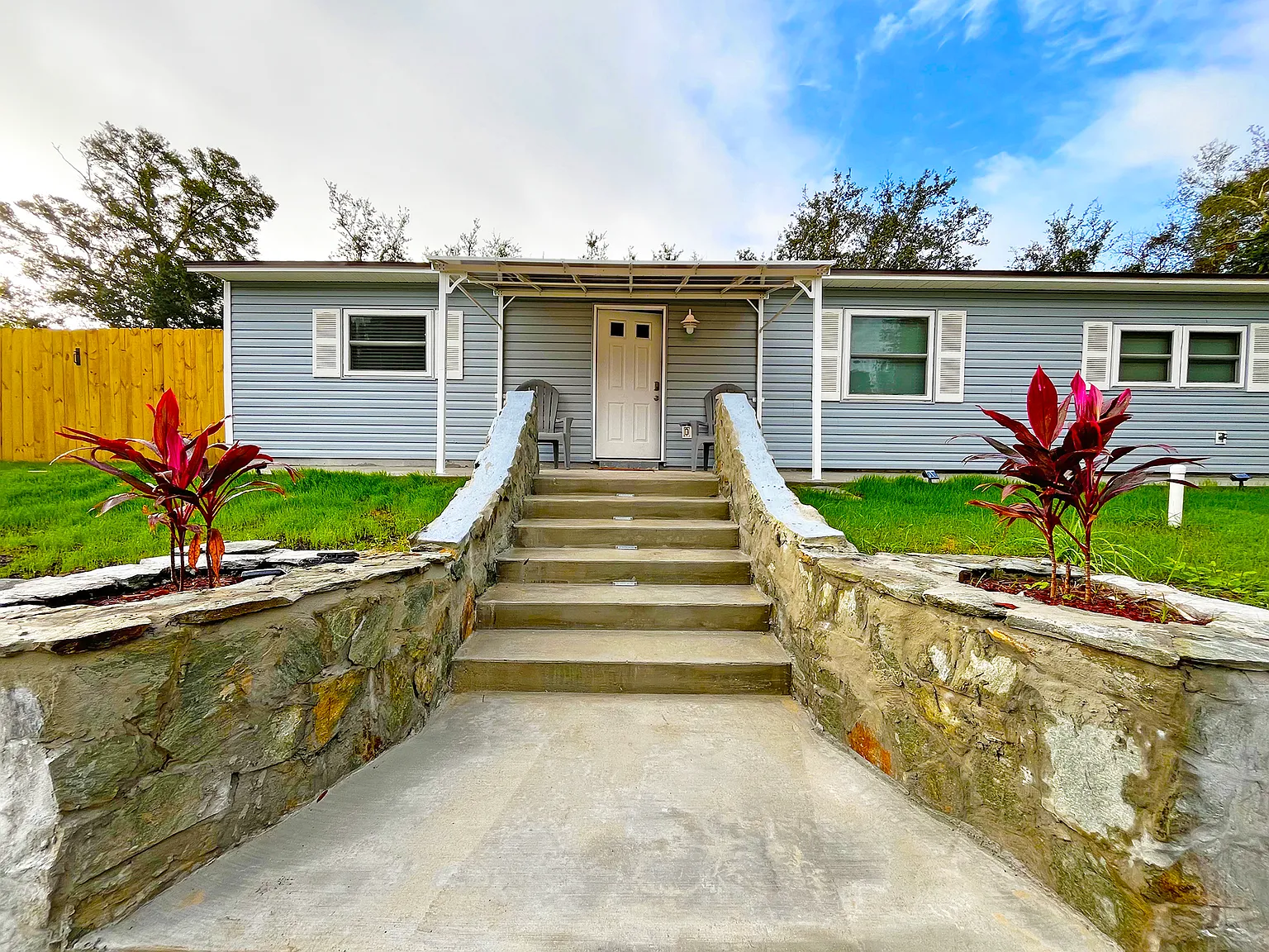 3 bed, 1200 sqft, $2,350 — Photo 2