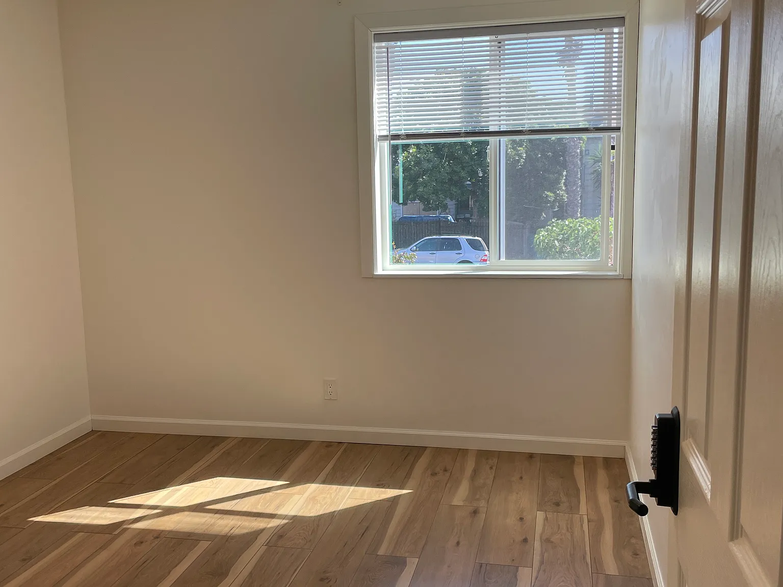 3 bed, $1,100 — Photo 2