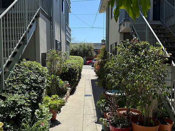2nd image of 933 E Santa Clara St #7
