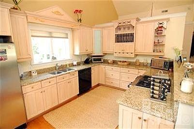 2nd image of 9029 Saint Stephens Pl