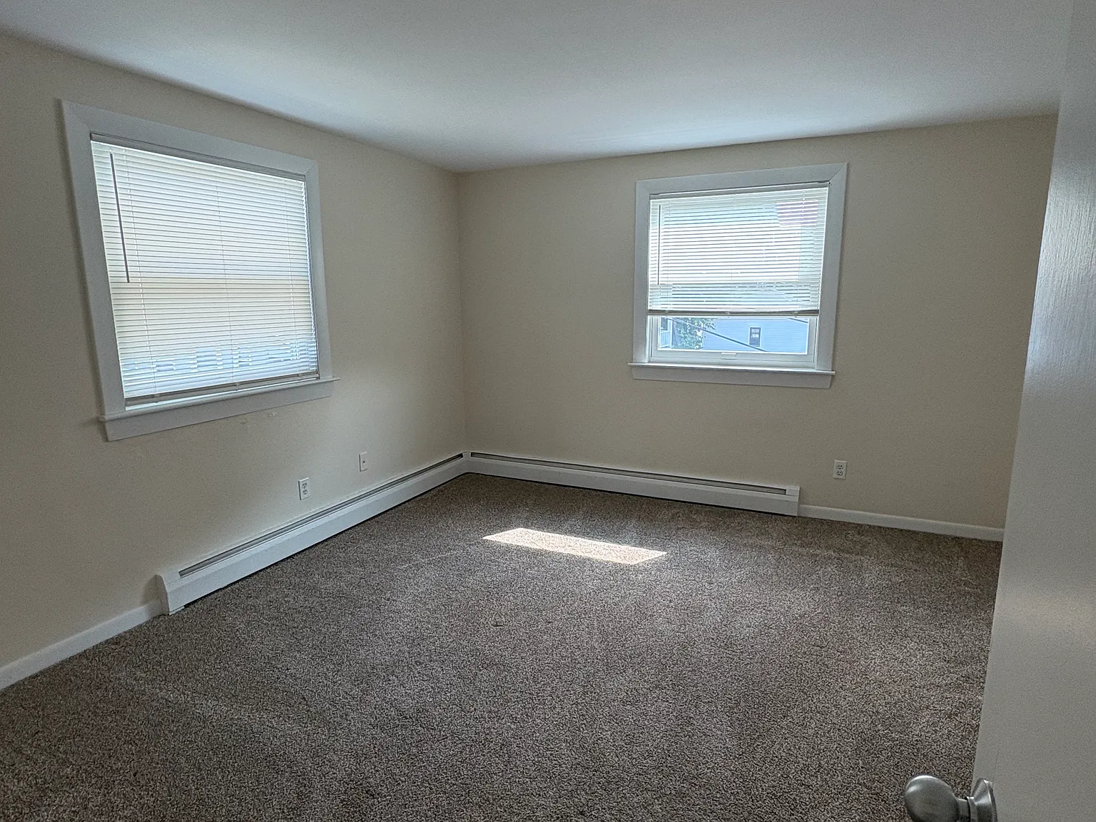 2 bed, 950 sqft, $2,300 — Photo 4
