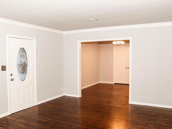 3rd image of 203 S Knoxville Ave