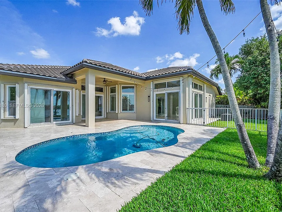 512 NW 120th Dr