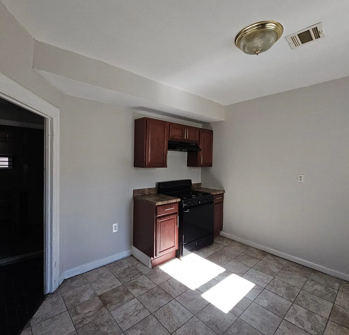 4 bed, $2,300 — Photo 4