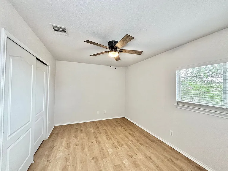5559 Spring Walk — Photo 14