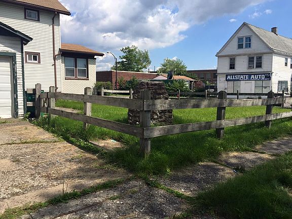5th image of 404 Walden Ave