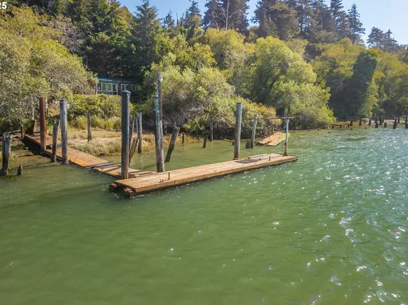 57669 Parkersburg Rd, Bandon, OR 97411