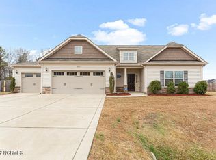 6833 Hunters Den Rd, Hope Mills, NC 28348