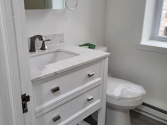 4th image of 2639 W Girard Ave #3