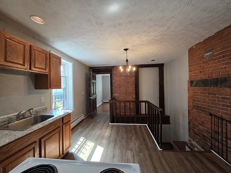 26 Lyon St #A — Photo 3