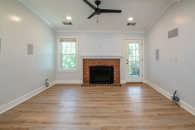 2 bed, 2.0 bath, 1136 sqft, $1,600 — Photo 2