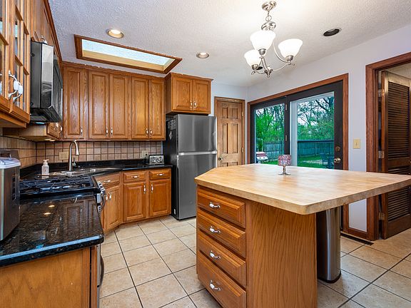 5th image of 18653 W Pamela Pl