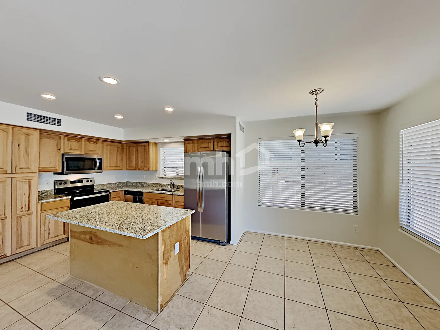 4 bed, 2.5 bath, 2050 sqft, $1,985 — Photo 3