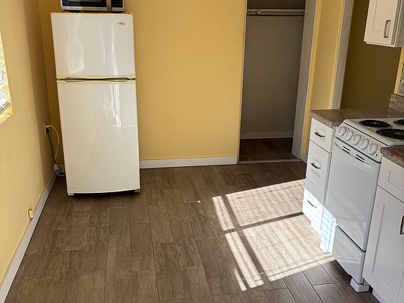 2nd image of 115 12th Ave NE #3