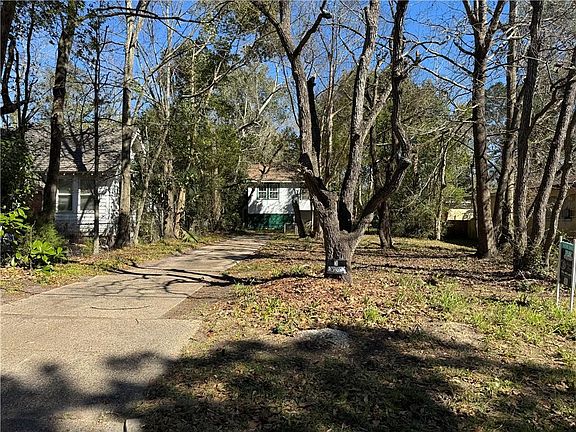 5th image of 661 Ruth St