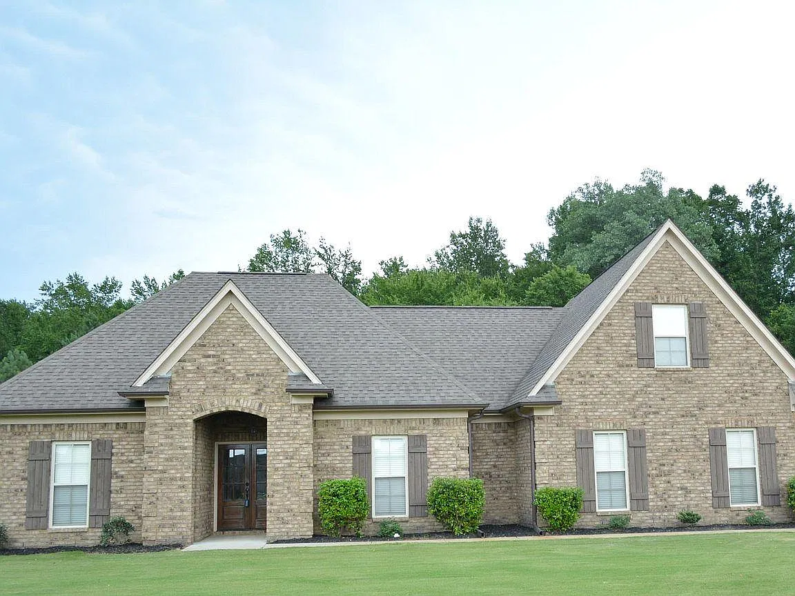 4 bed, 2250 sqft, $2,495 — Photo 1