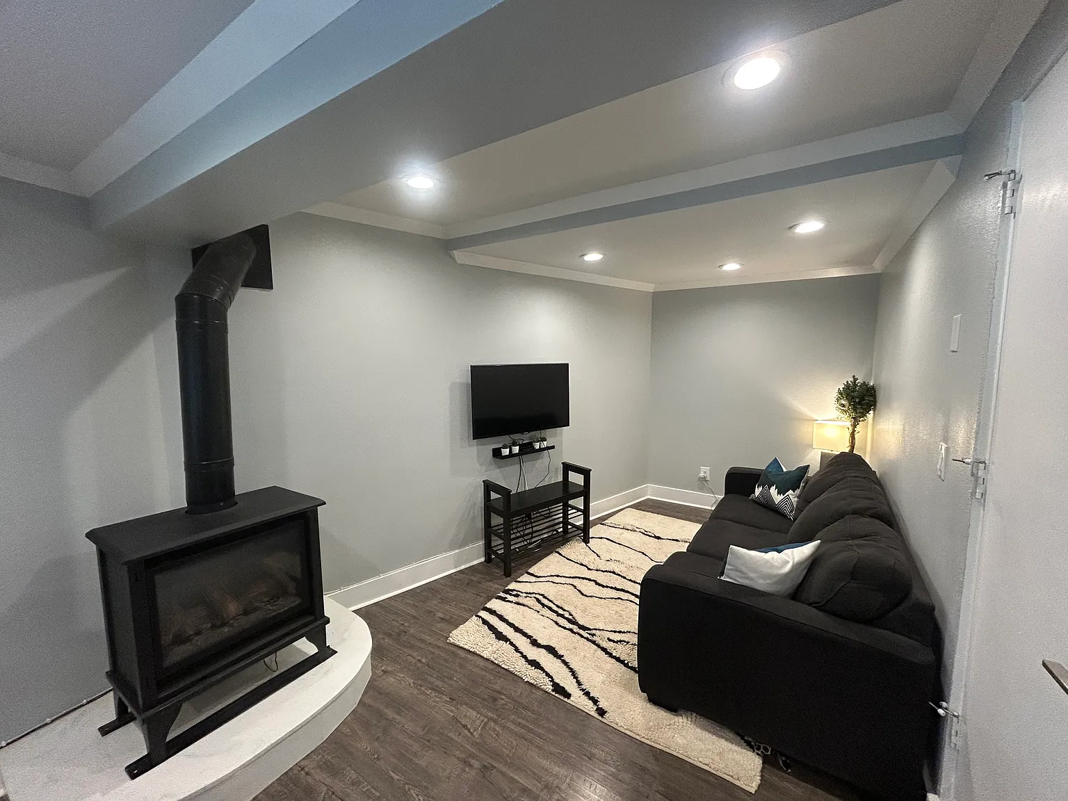 1 bed, 945 sqft, $2,400 — Photo 2