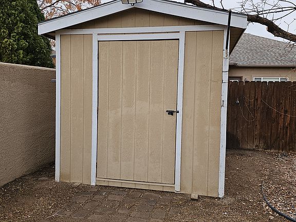 5th image of 463 Chatfield Dr